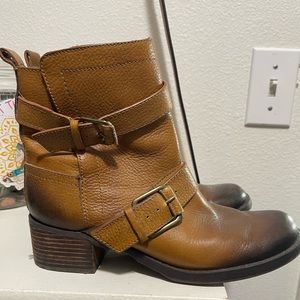 Lucky brand leather boots, size 7B.